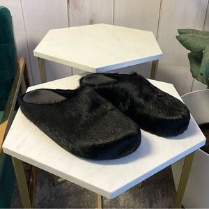 Marni Black Long Hair Calfskin Fussbett Sabot